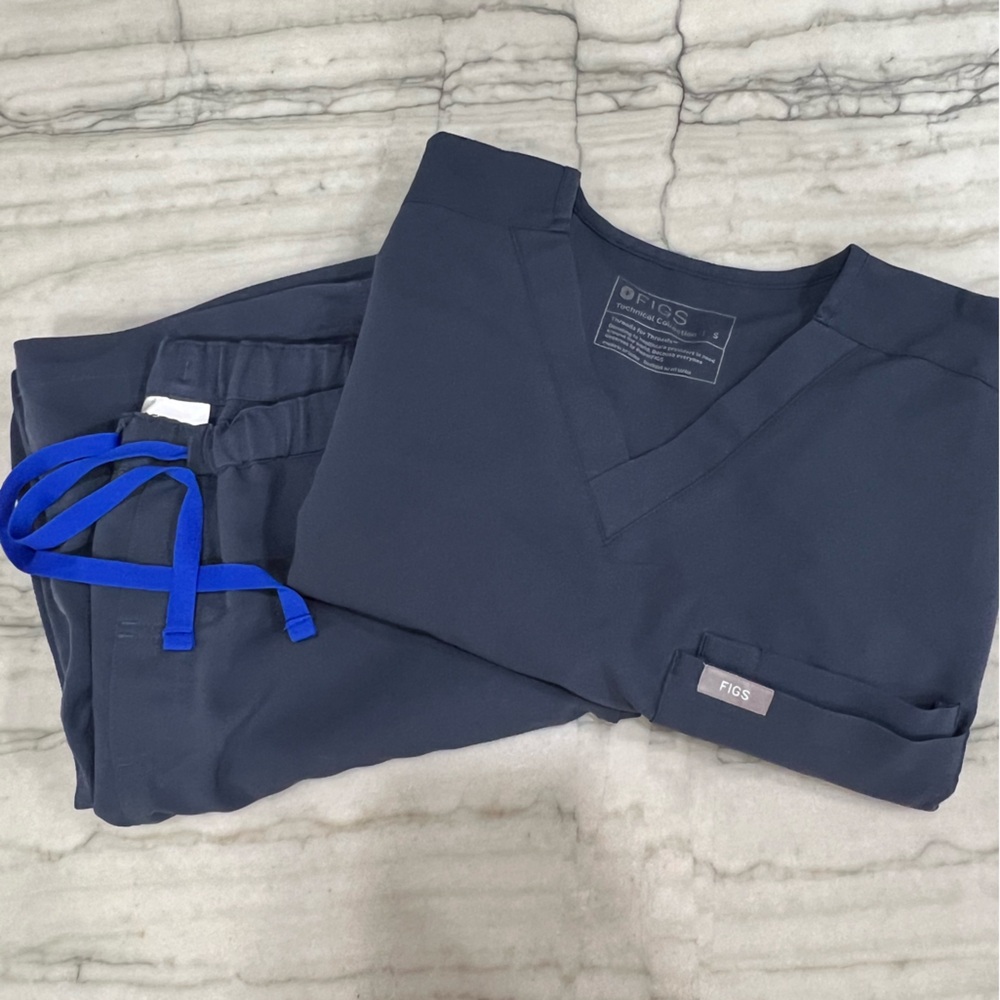 Men’s FIGS scrubs set, sz S